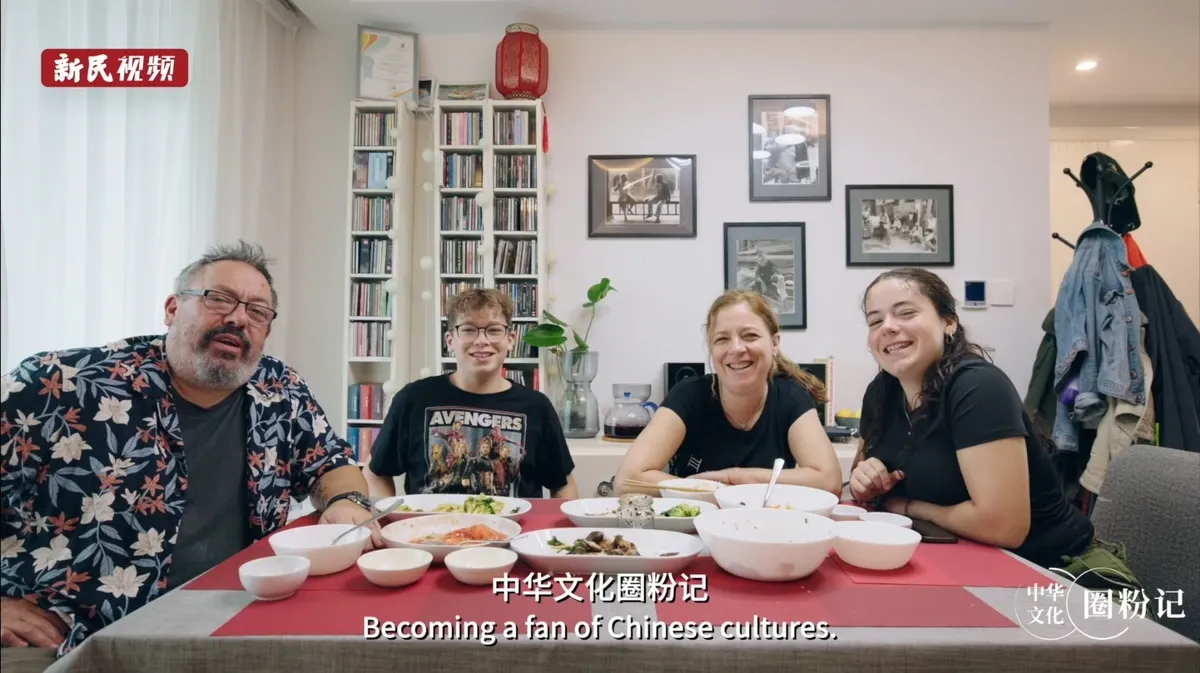 Meet Wellington’s Mitford Family in this 新民晚报 interview as they share their love of Chinese food, cooking and culture #中华文化圈粉记 | #BeYouBeMore #WeAreConnectors